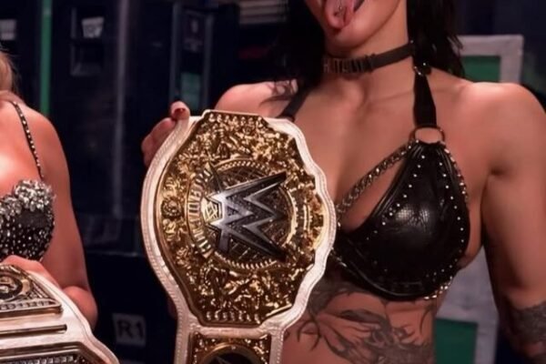 Strapley with the straps! #andNEW - @mdj681
